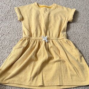 Cat & Jack Yellow Dress with Pockets 💚❤️